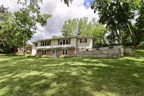 806 Rosemary Ln, Baraboo, WI 53913
