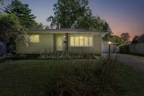 121 Crystal Ln, Madison, WI 53714