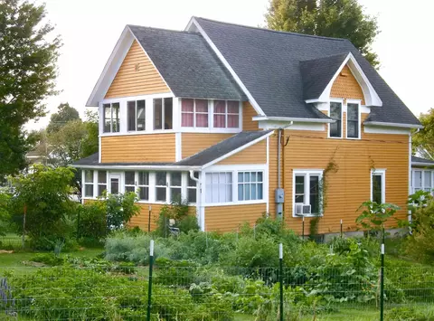 310 E Harrison St, Viola, WI 54664