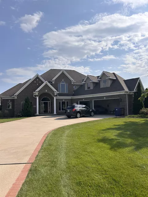 2389 Woodland Hills Dr, Menasha, WI 54952