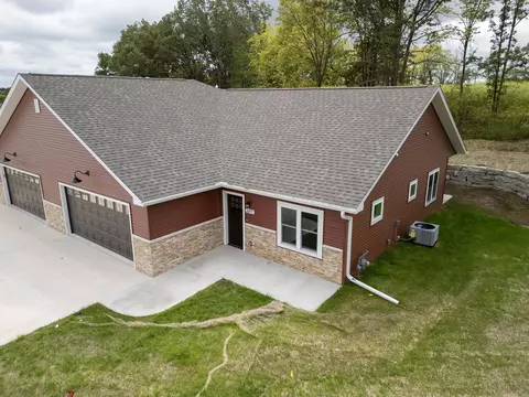 1077 Rusalka Cir, Reedsburg, WI 53959