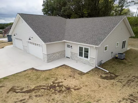 1047 Rusalka Cir, Reedsburg, WI 53959