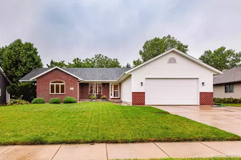 122 Fairbrook Dr, Waunakee, WI 53597