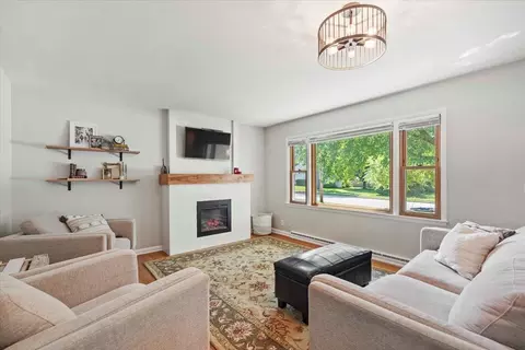208 Hoover St, Sun Prairie, WI 53590