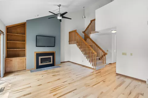 27 Oak Grove Dr, Madison, WI 53717