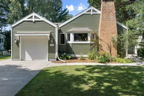 906 Swarthmore Ct, Madison, WI 53705