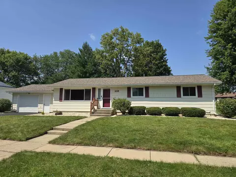 109 8th St, Waunakee, WI 53597