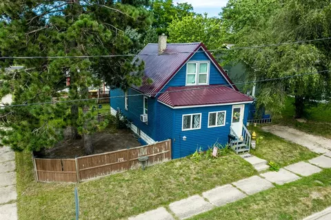 911 4th St, Reedsburg, WI 53959