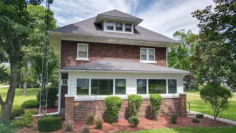 304 Wisconsin St, Avoca, WI 53506