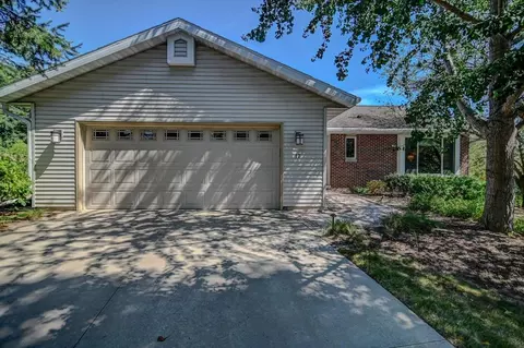 17 Manchester Ct, Madison, WI 53719