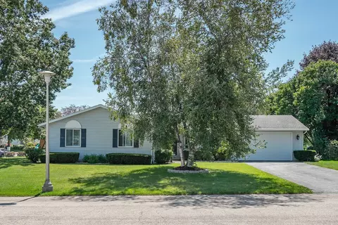 413 Eilbes Ave, Beaver Dam, WI 53916