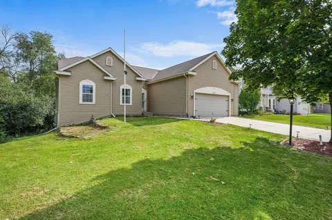 405 Hunters Glen Ln, Johnson Creek, WI 53038