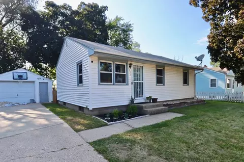 1992 Pioneer Dr, Beloit, WI 53511