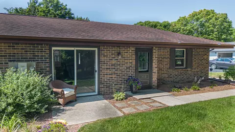 1418 Holly Dr, Janesville, WI 53546