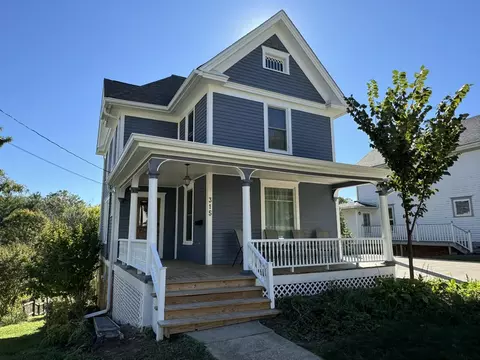 315 Pine St, Mineral Point, WI 53565