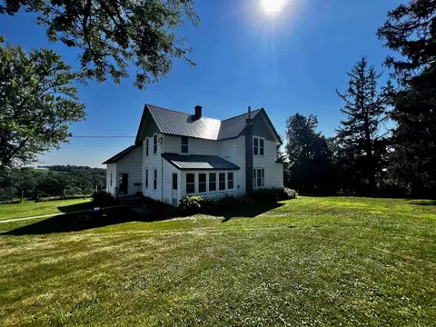 8105 E Pecatonica Rd, Hollandale, WI 53544