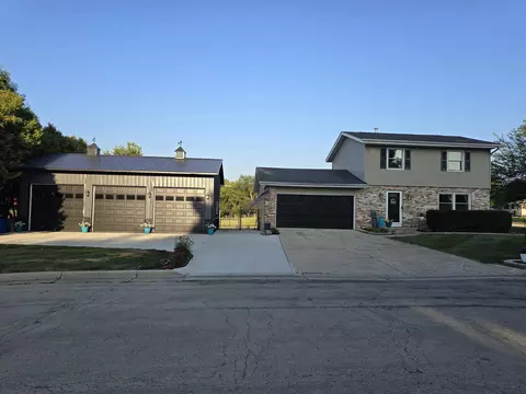 2214 4th Ave, Monroe, WI 53566