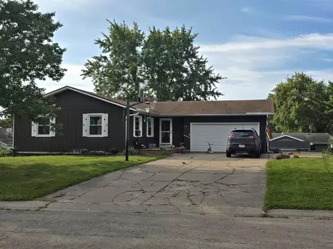 160 Maple Dr, Platteville, WI 53818
