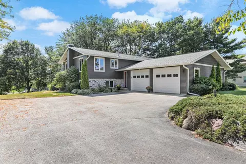 9521 Blackhawk Rd, Middleton, WI 53562