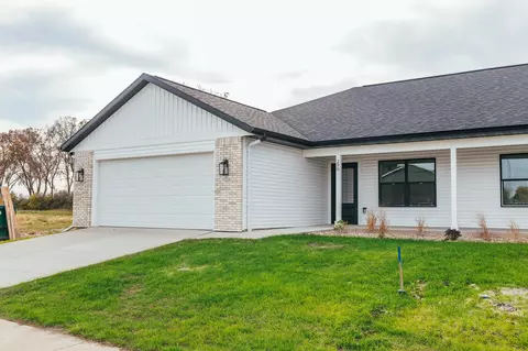 290 Santa Maria Dr, Arlington, WI 53911