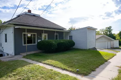 205 W Elroy St, Elroy, WI 53929