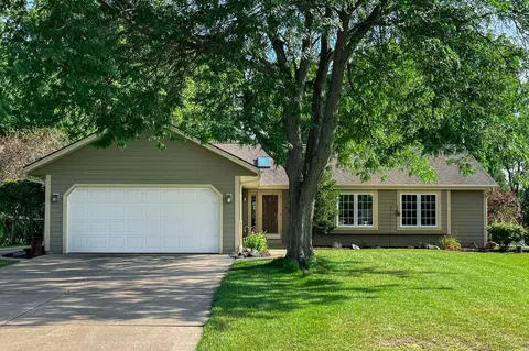 26429 Hummingbird Dr, Waterford, WI 53185