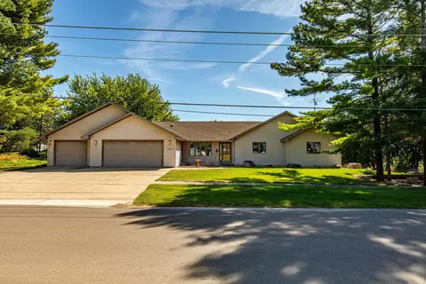 906 31st Ave, Monroe, WI 53566