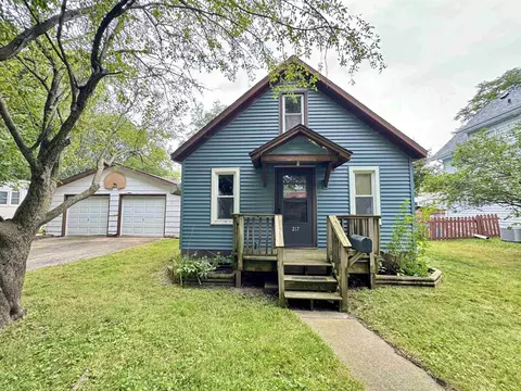 217 Shirley St, Fort Atkinson, WI 53538