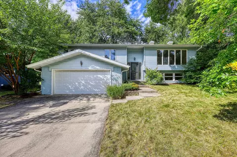 6926 Winstone Dr, Madison, WI 53711
