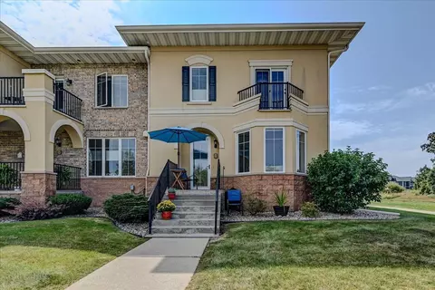 981 Augusta Dr #13, Oregon, WI 53575
