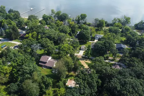 76 Menominee Dr, Edgerton, WI 53534