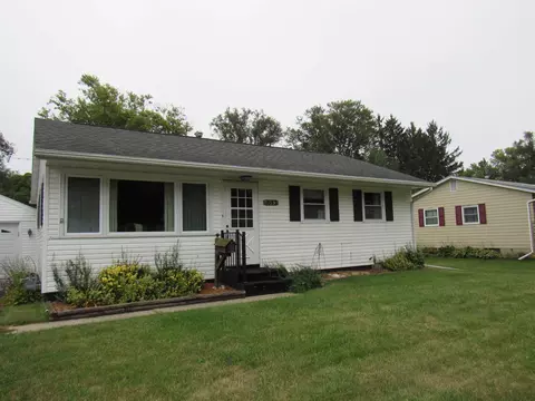 1643 Grant St, Beloit, WI 53511