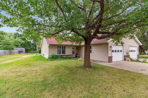 512 Golden Grove Dr, Evansville, WI 53536