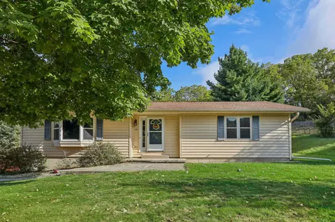 12 Appleby Cir, Mazomanie, WI 53560