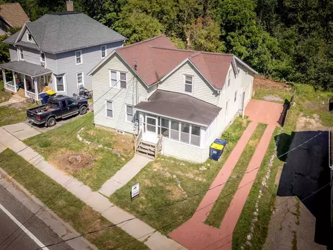 304 W Broadway St, Rock Springs, WI 53961