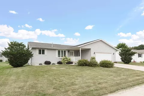 1004 Oriole St, Waupun, WI 53963