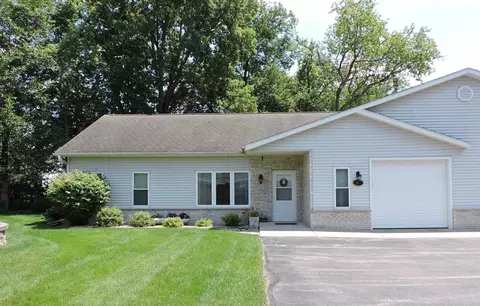 1009 Edgewater Rd, Fort Atkinson, WI 53538