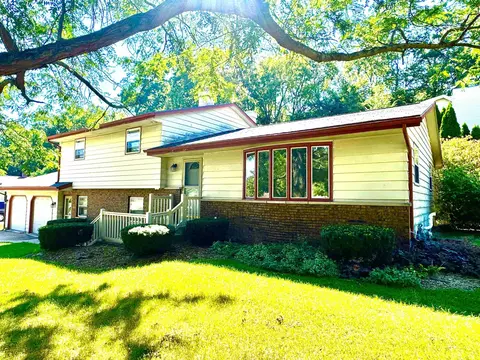 104 S Pontiac Dr, Janesville, WI 53545