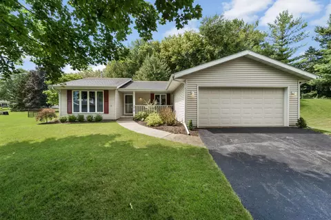 5010 Wentworth Cir, Mcfarland, WI 53558