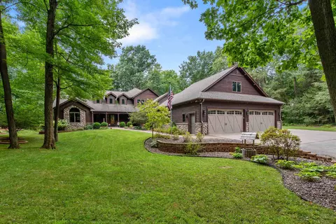 781 Valley Forge Dr, Slinger, WI 53086