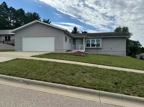 513 Sunset Ridge Ave, Gays Mills, WI 54631