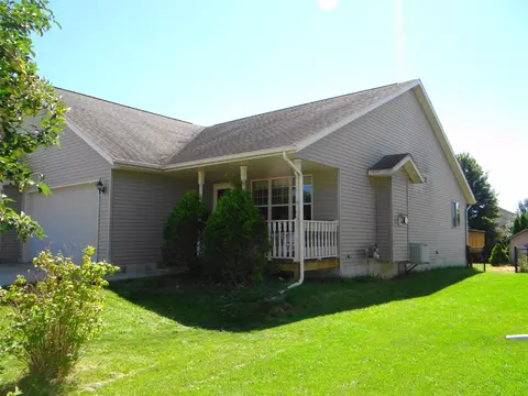 138 Maple Cir, Belleville, WI 53508