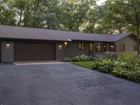 907 Kraak Rd, Marshall, WI 53559