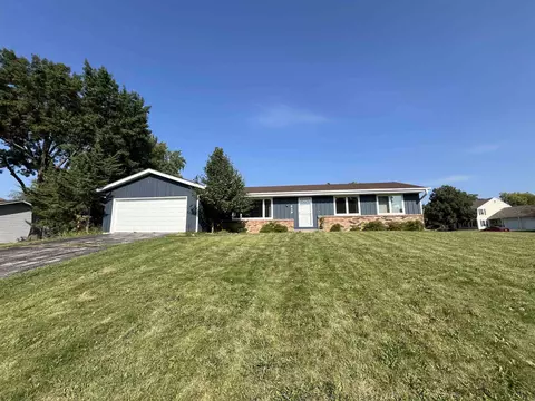 419 Coburn St, Delavan, WI 53115