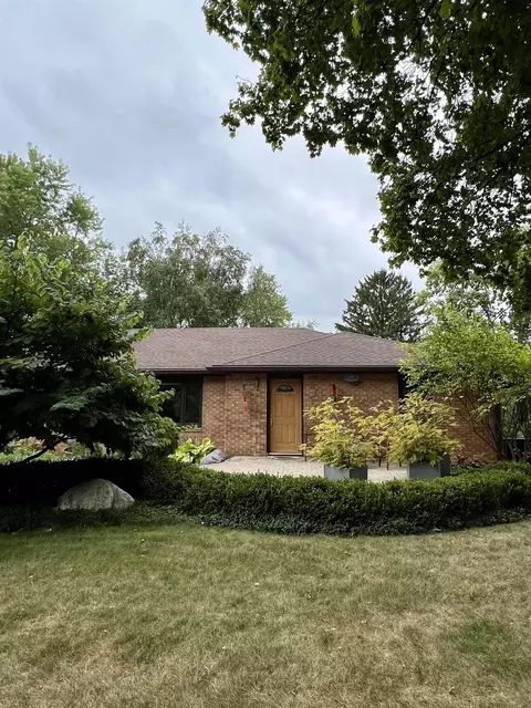 5009 Tomahawk Trl, Madison, WI 53705