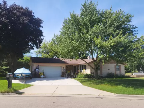 629 Greendale Dr, Janesville, WI 53546