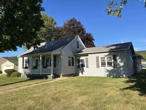 524 S Dousman St, Prairie Du Chien, WI 53821