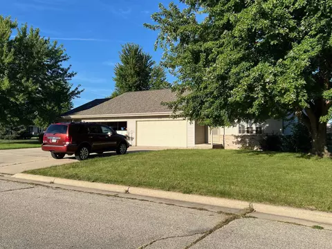 2701 N Wuthering Hills Dr, Janesville, WI 53546