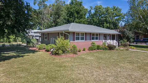 1800 Arrowhead Dr, Beloit, WI 53511