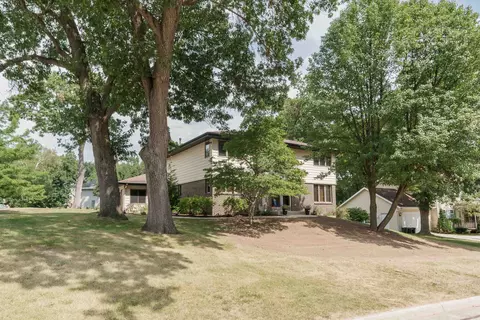 3305 Essex Dr, Janesville, WI 53546